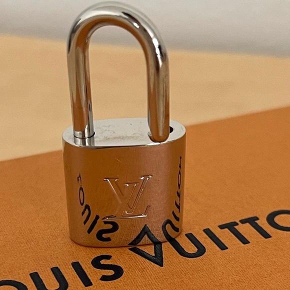 Louis Vuitton Silver Lock and Key France Unisex - Picture 5 of 8